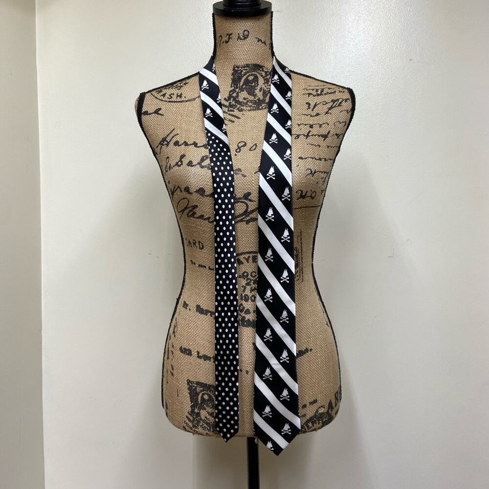 Nick Graham 100% Silk Black & White Dog Print Tie